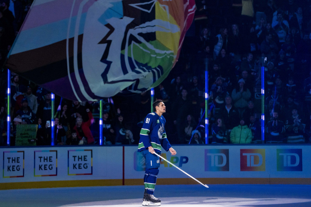 Canucks: Dakota Joshua leaves game with apparent leg injury